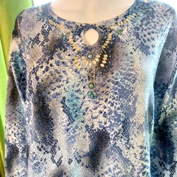 Alfred Dunner Silver Sparkle Snake Print Top with Embellished Neckline: XL - Picture 4 of 11